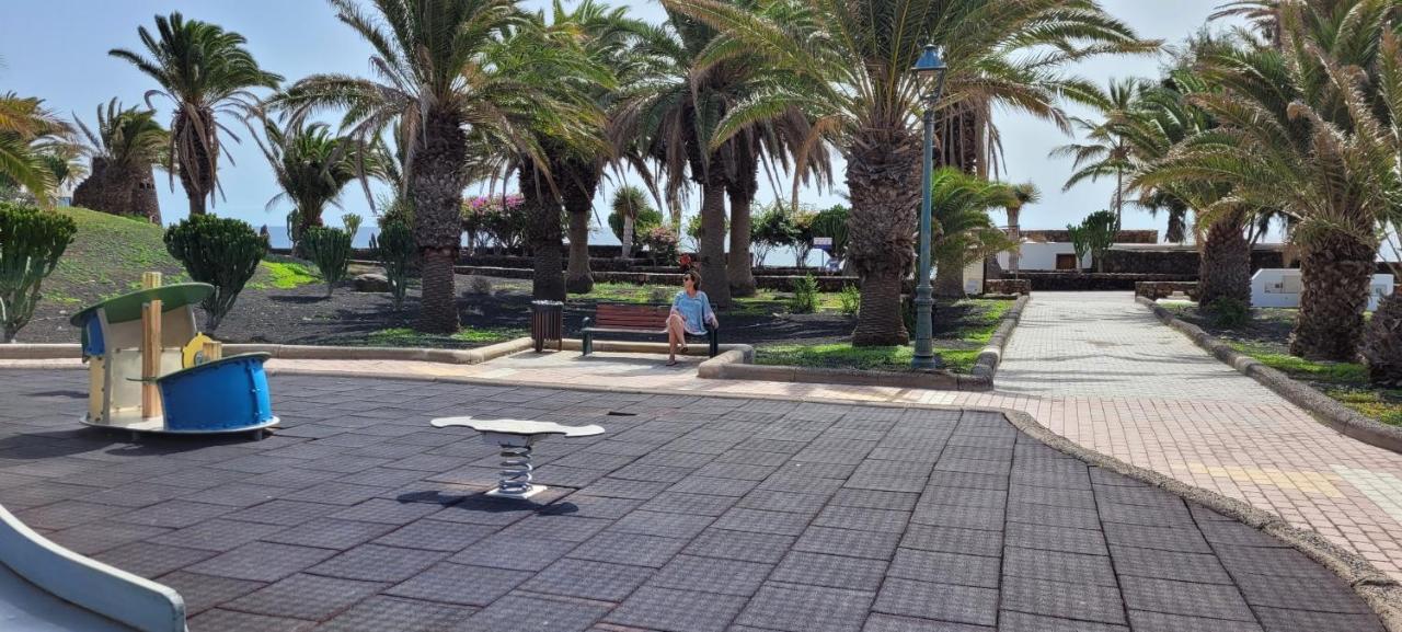 Casahost Bastian Boutique I Seaview Apartment Costa Teguise Exterior foto